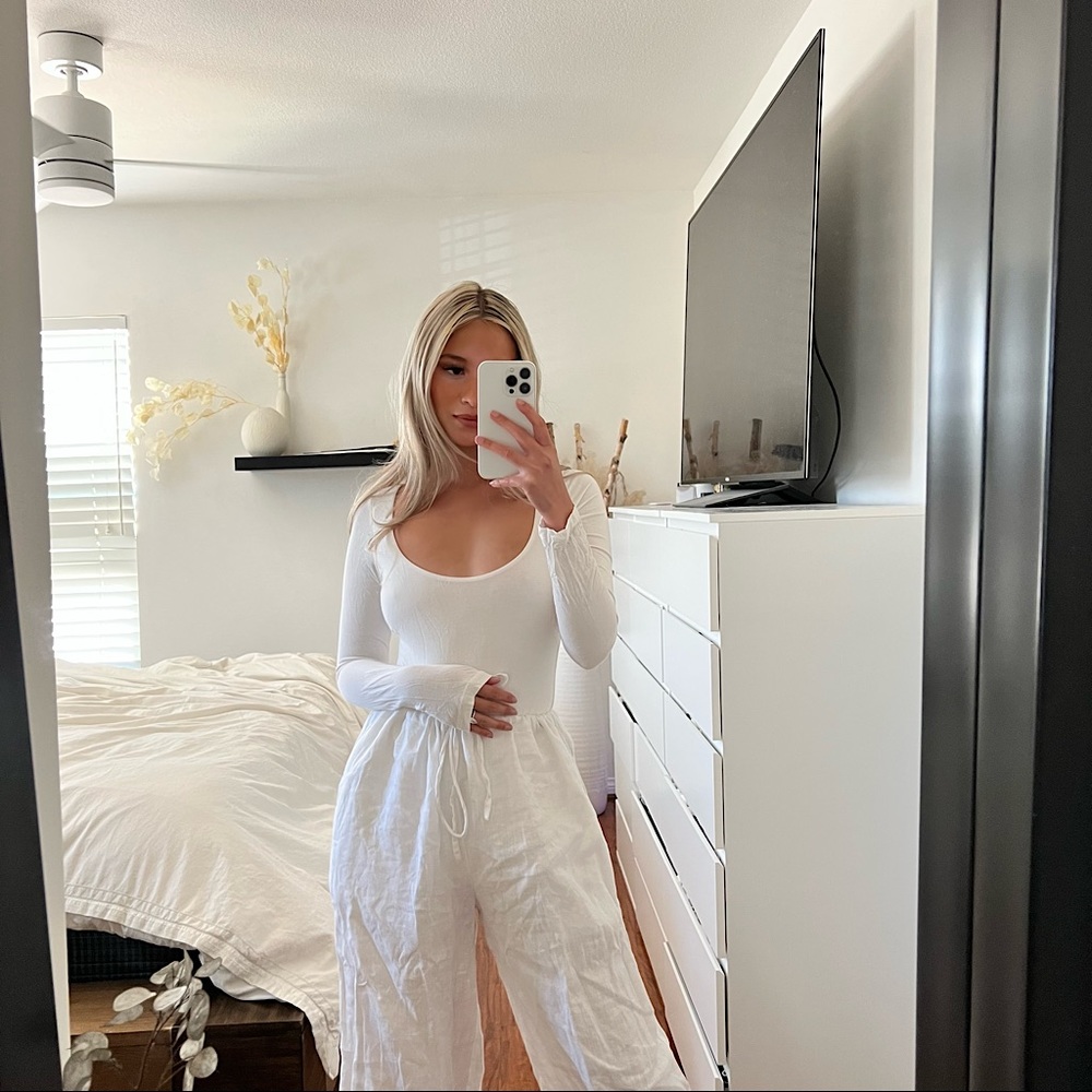 JLUXLABEL White Scoop Neck Bodysuit. US Size Small. Fits sizes 0-4